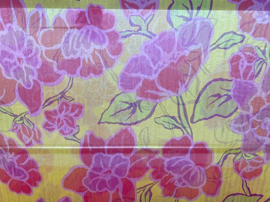 Soie voilage crêpe imprimé fleurs rose vert jaune