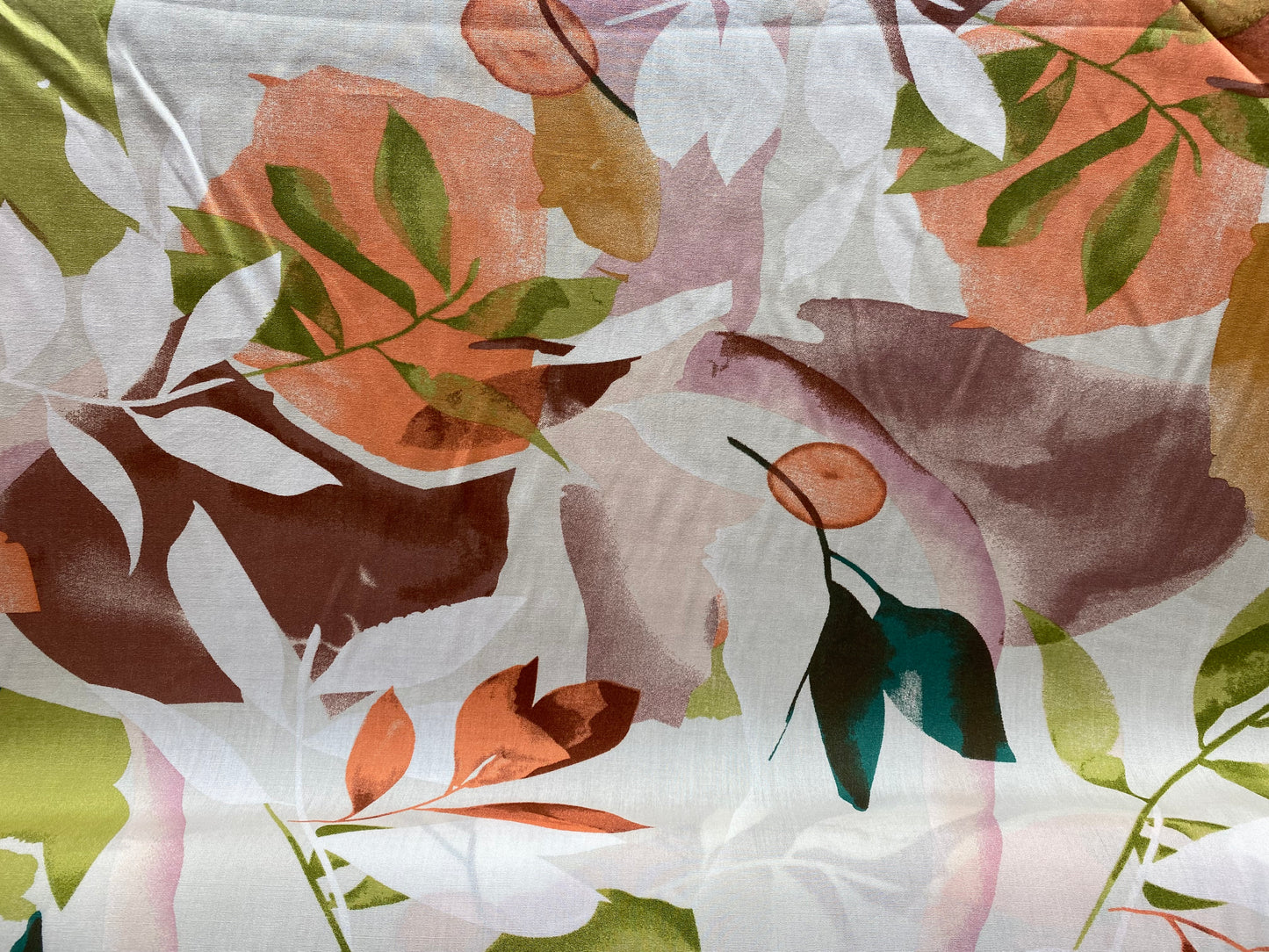 Viscose imprimé fleurs blanc cassé orange vert