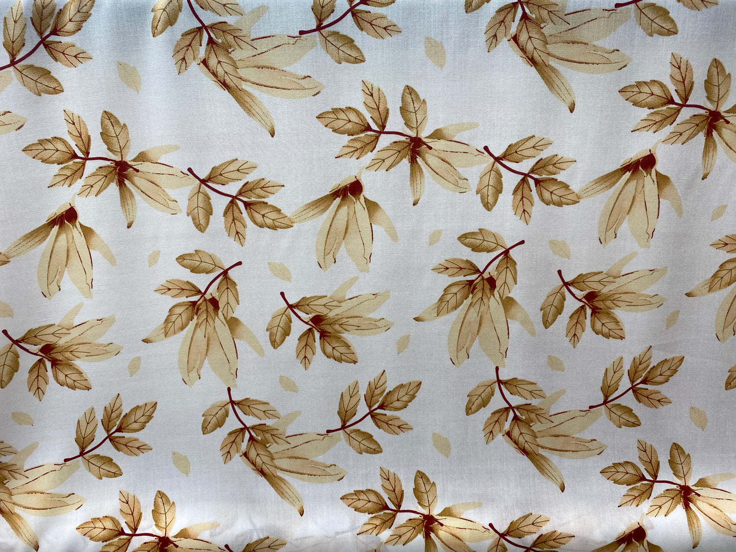 Viscose imprimé fleurs blanc cassé brun