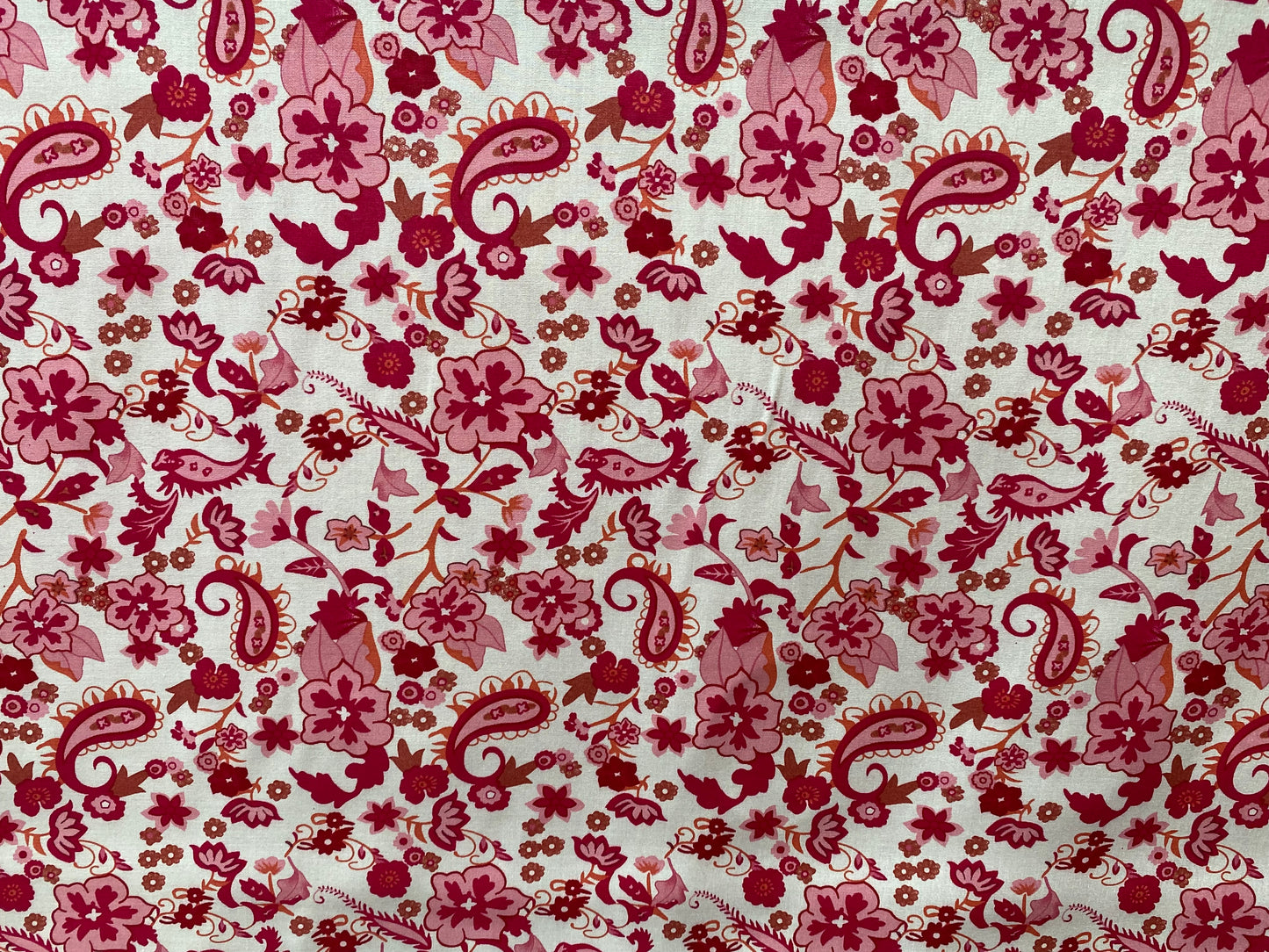 Viscose imprimé cachemire blanc rose