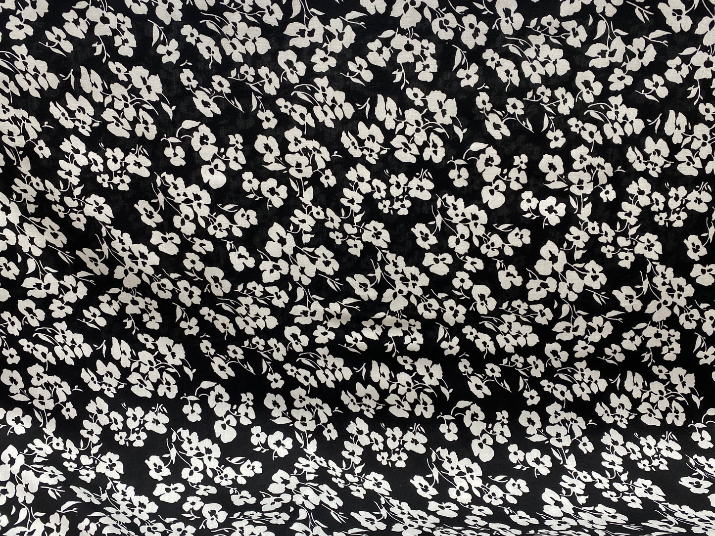 Viscose imprimé fleurs blanc noir