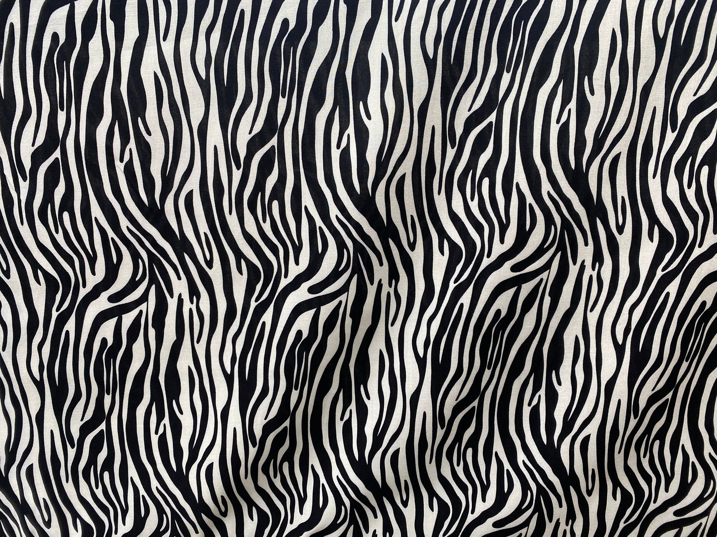 Viscose imprimé Afrique léopard tigré zébré blanc noir