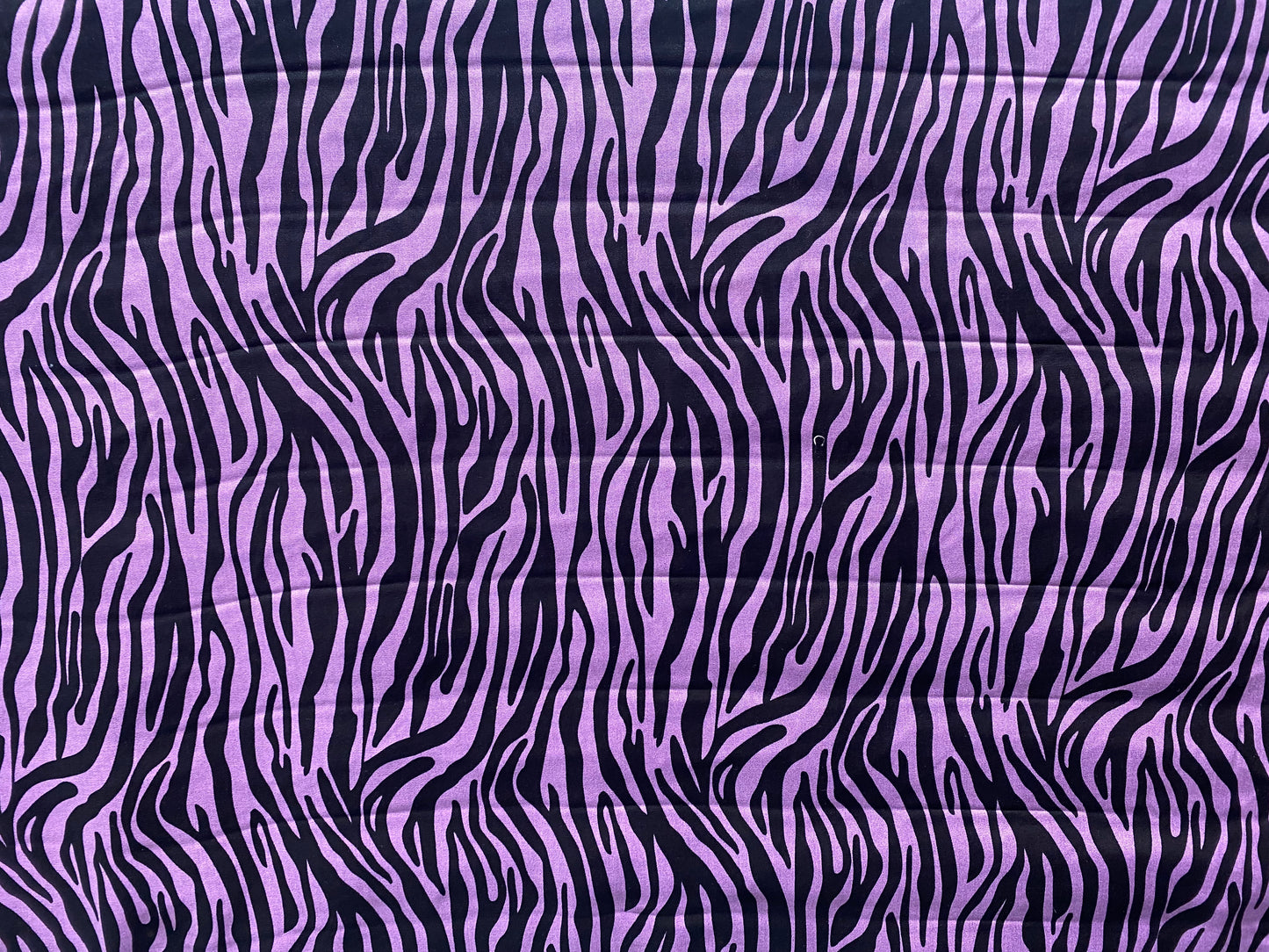 Viscose imprimé Afrique tigré léopard zébré noir violet