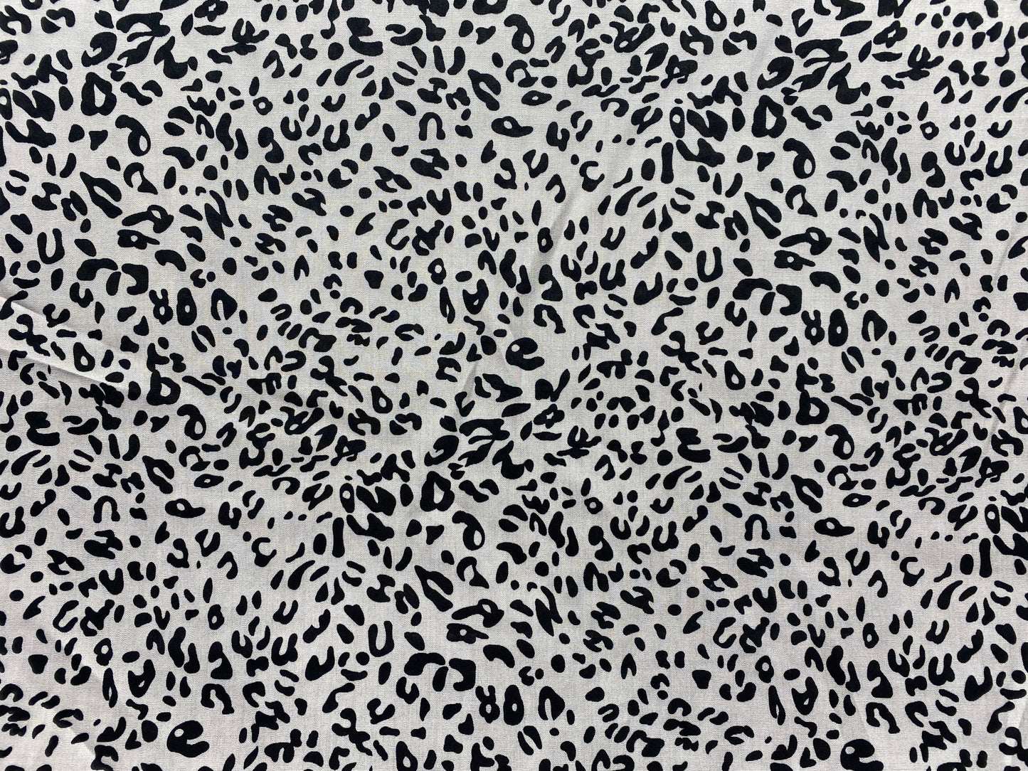 Viscose imprimé Afrique tigré léopard noir blanc