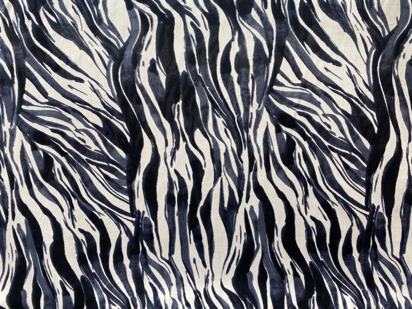 Viscose imprimé Afrique léopard tigré zébré noir blanc