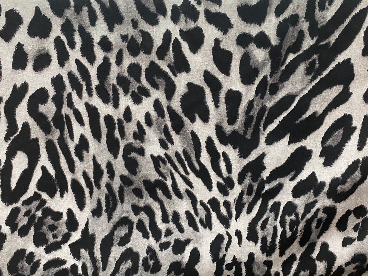 Viscose imprimé Afrique léopard tigré gris noir blanc