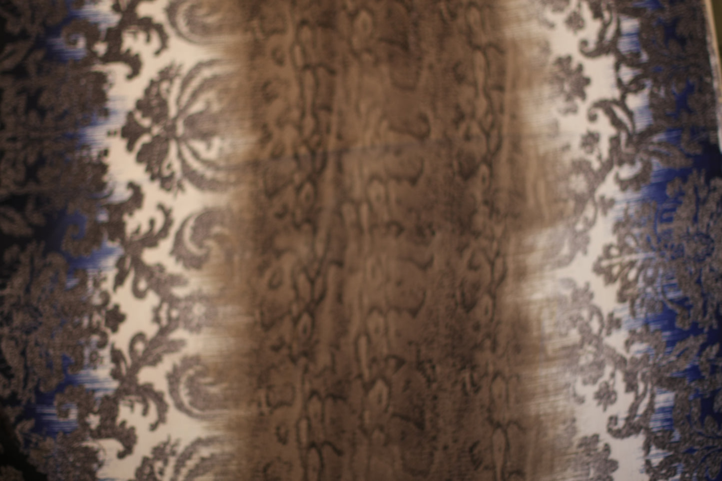 Polyester voilage imprimé serpent  brun blanc bleu