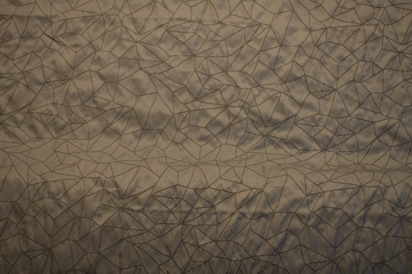 Polyester satin crêpe tissé gris