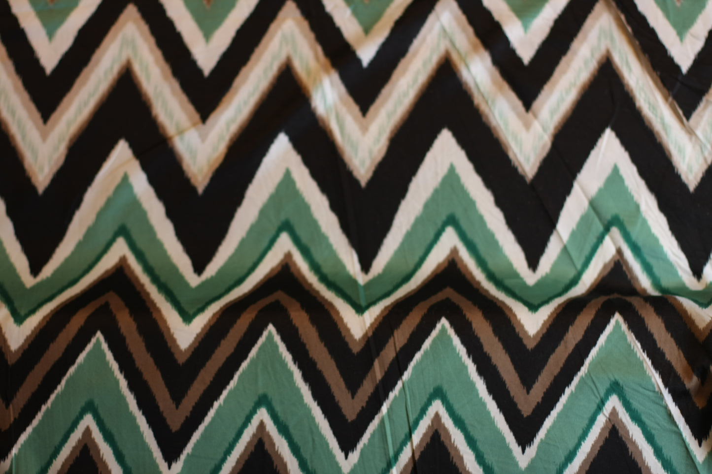 Polyester satin imprimé vert noir blanc