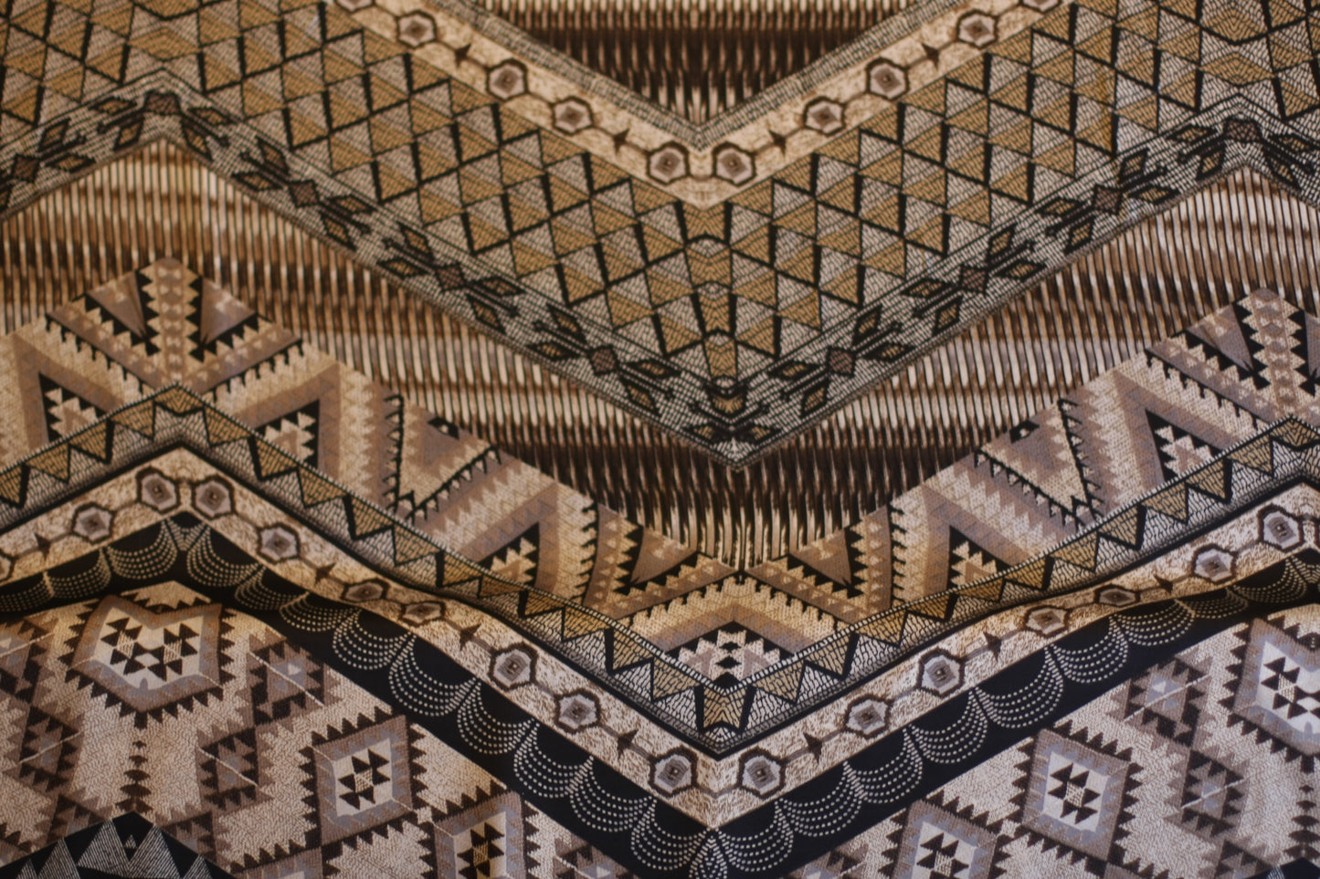 Polyester satin imprimé doré