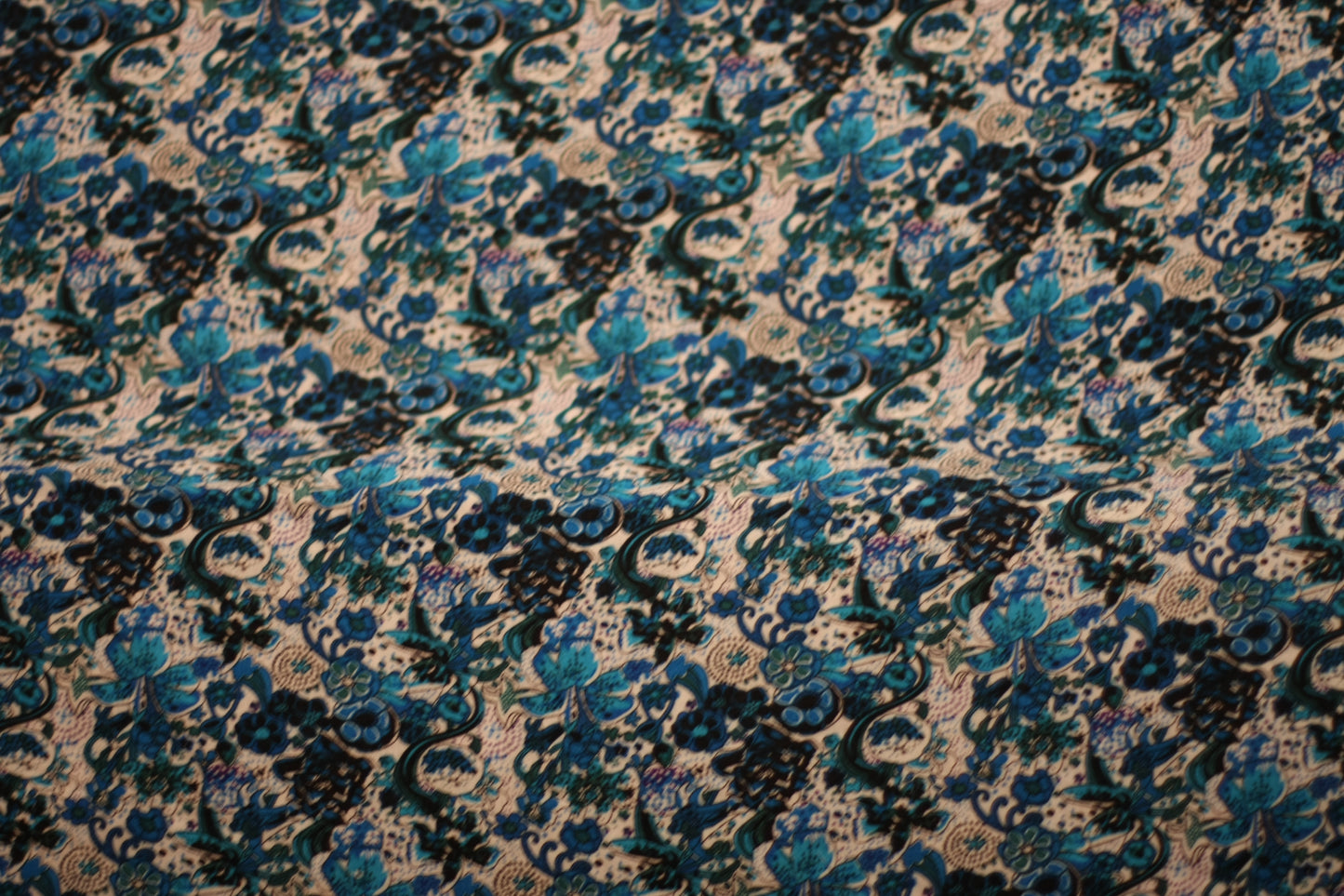 Viscose imprimé cachemire fleurs bleu blanc