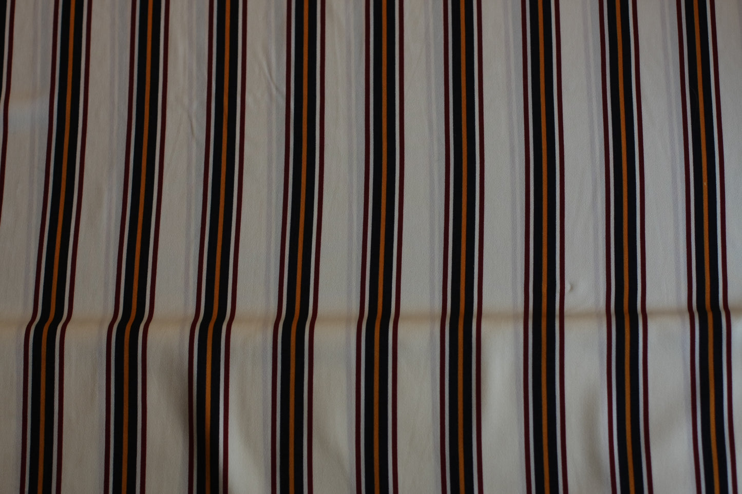 Polyester voilage  imprimé rayures blanc bleu orange rouge