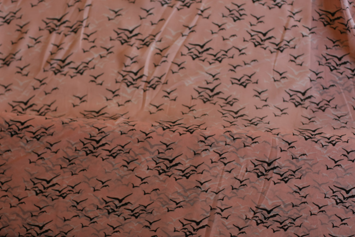 Polyester voilage imprimé oiseaux rose noir