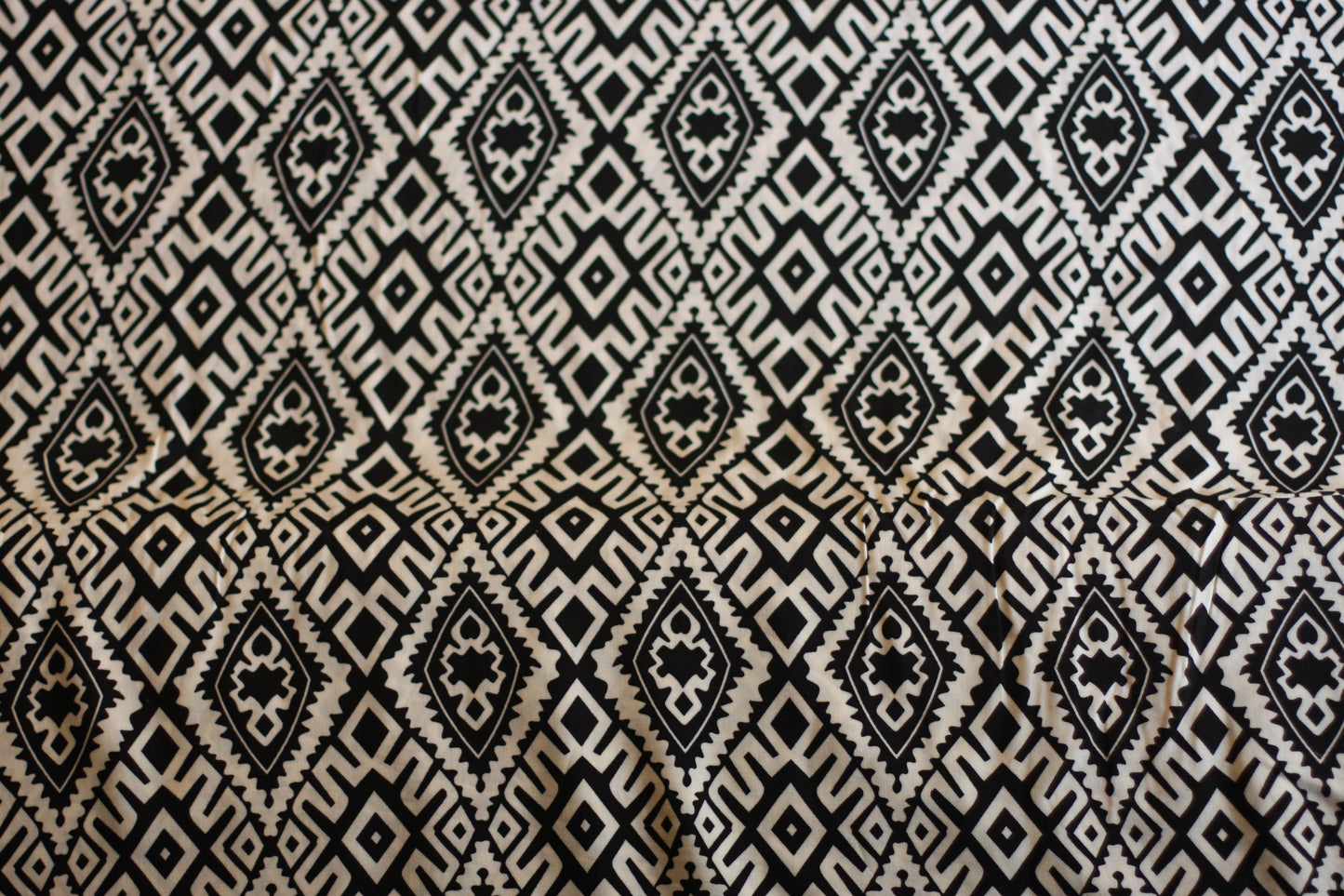 Viscose imprimé Afrique carreaux noir blanc